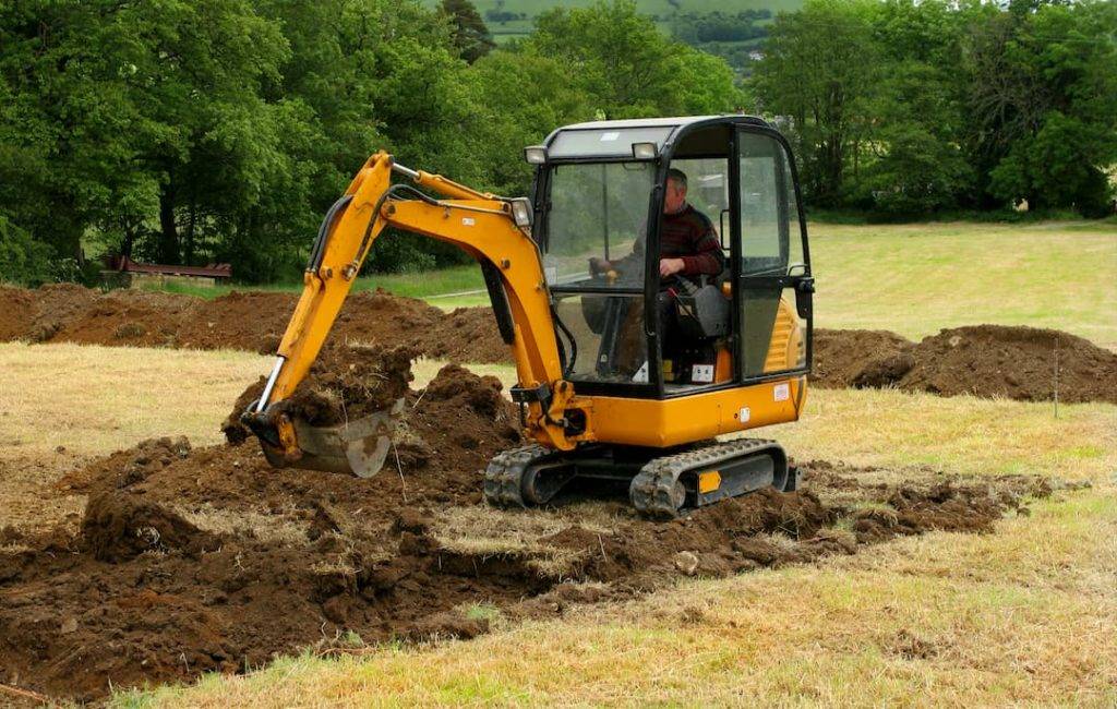 safe excavator operator